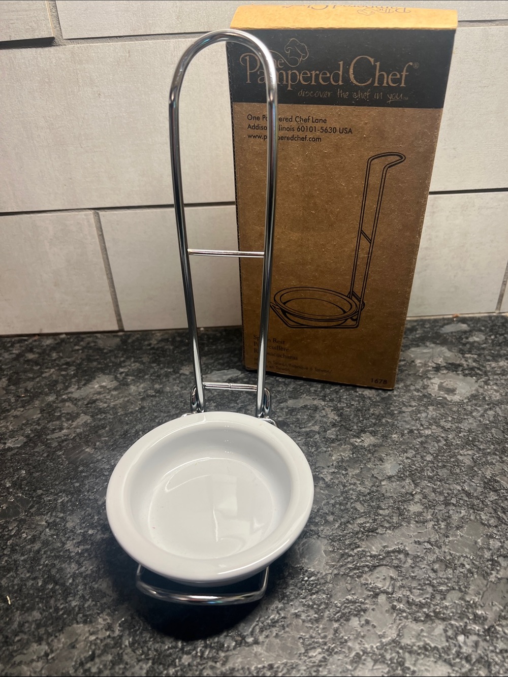 The Pampered Chef White Ceramic Ramekin with Chrome Holder NIB